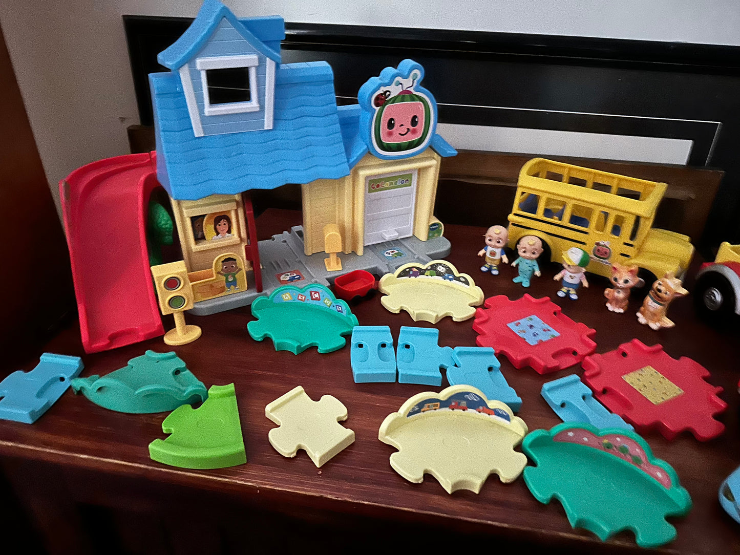 Cocomelon play set with extras