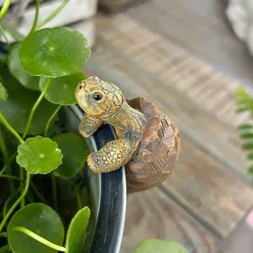 Planter Figurine, Gecko Hanging -