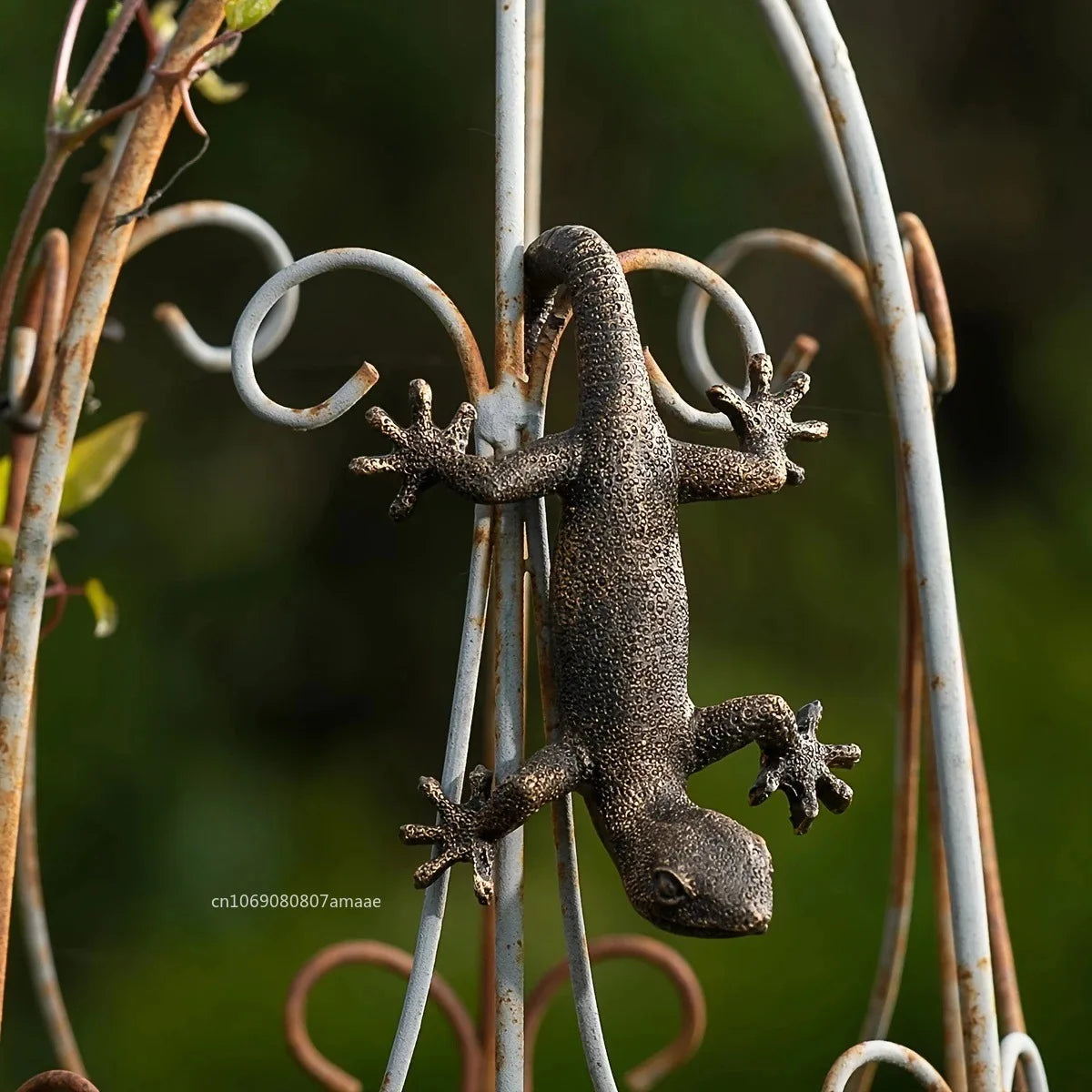 Planter Figurine, Gecko Hanging -