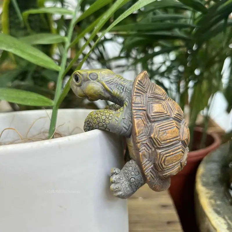 Planter Figurine, Gecko Hanging -