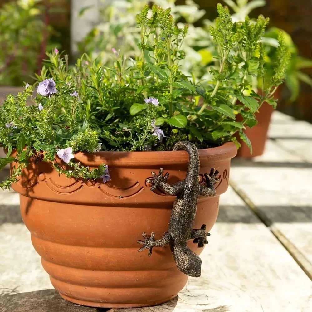 Planter Figurine, Gecko Hanging -