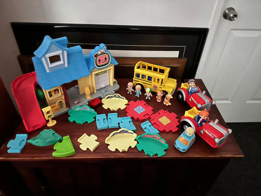 Cocomelon play set with extras